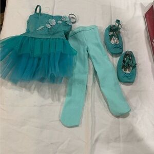AMERICAN GIRL- OMBRE BALLET OUTFIT- COMPLETE MINT CONDITION Retired